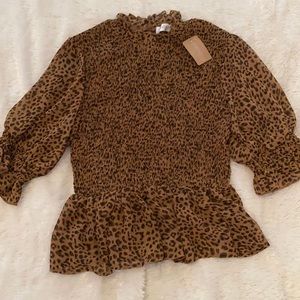 Vestique, Size Medium, Cheetah